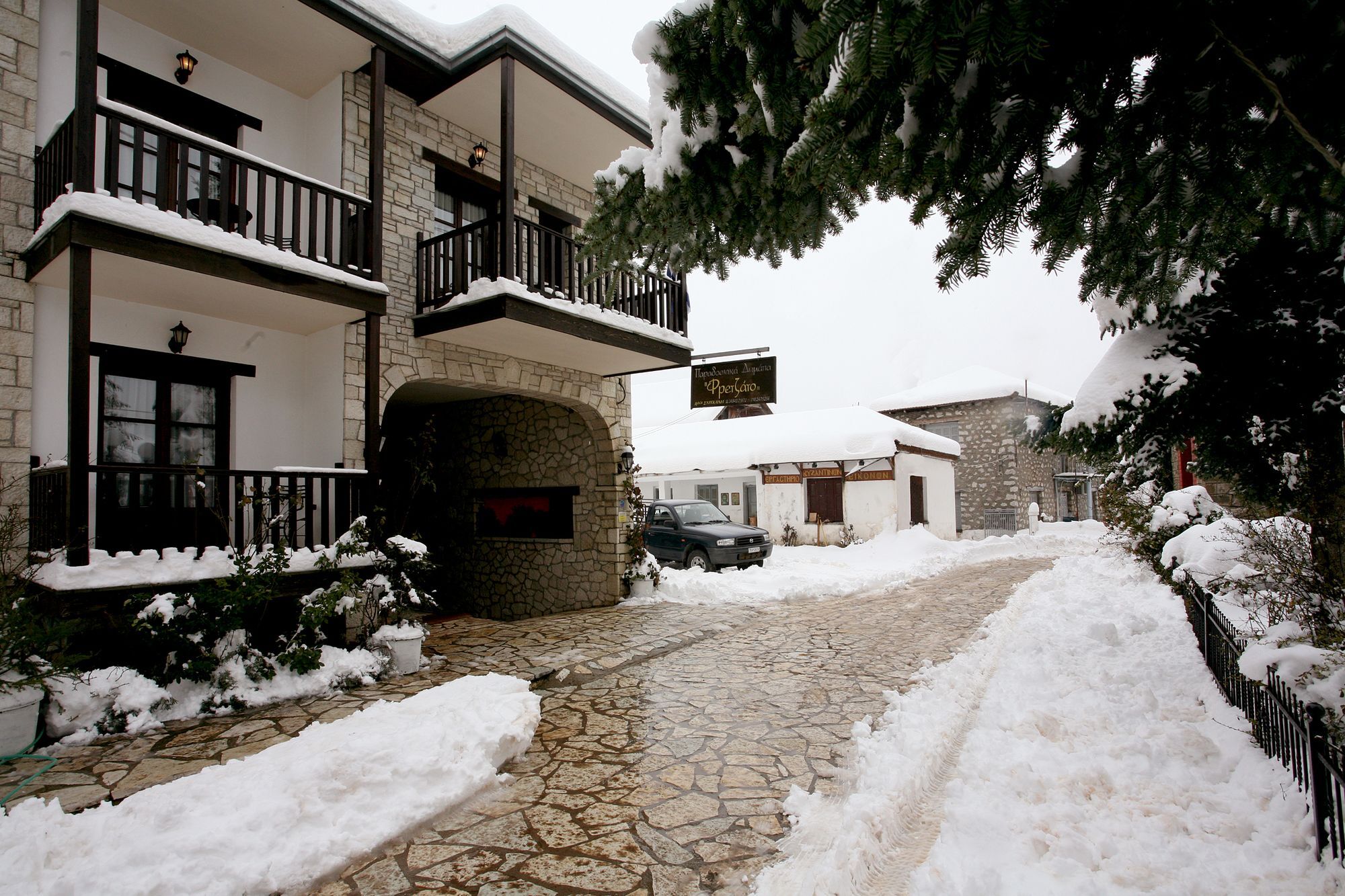 Fretzato Aparthotel Eláti Екстериор снимка